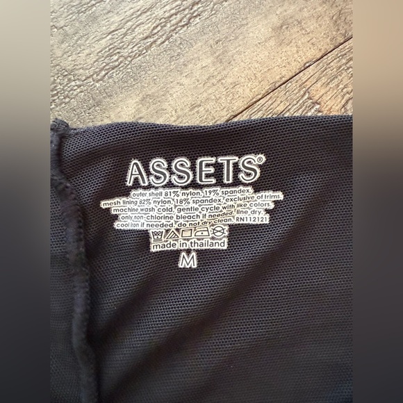 BNWT Assets High Waist Mid Thigh Shapewear, size medium. - Picture 5 of 5